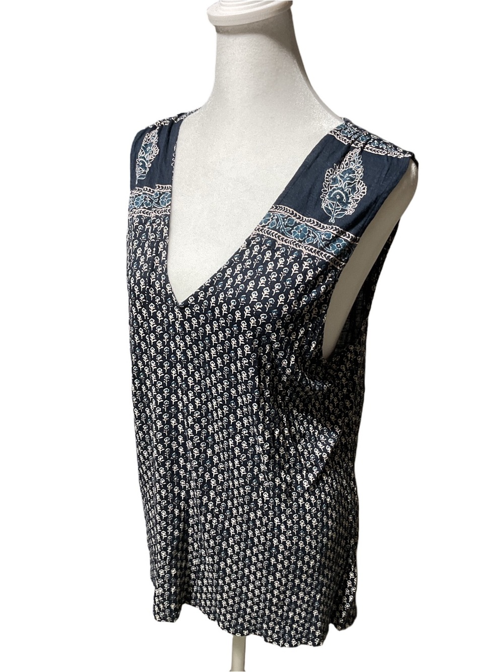 Lucky Brand Tank Top - Picture 3 of 9
